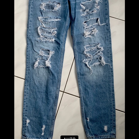 Ripped Boyfriend Jean - Picture 2 of 4